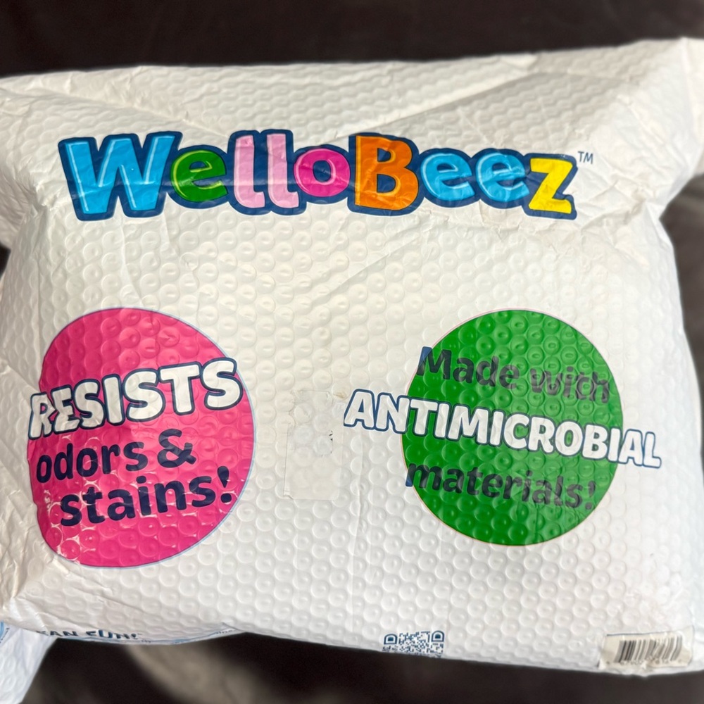 Never Opened Animal Adventure WelloBeez Antimicrobial Plush‎ Mask Mate Surprise